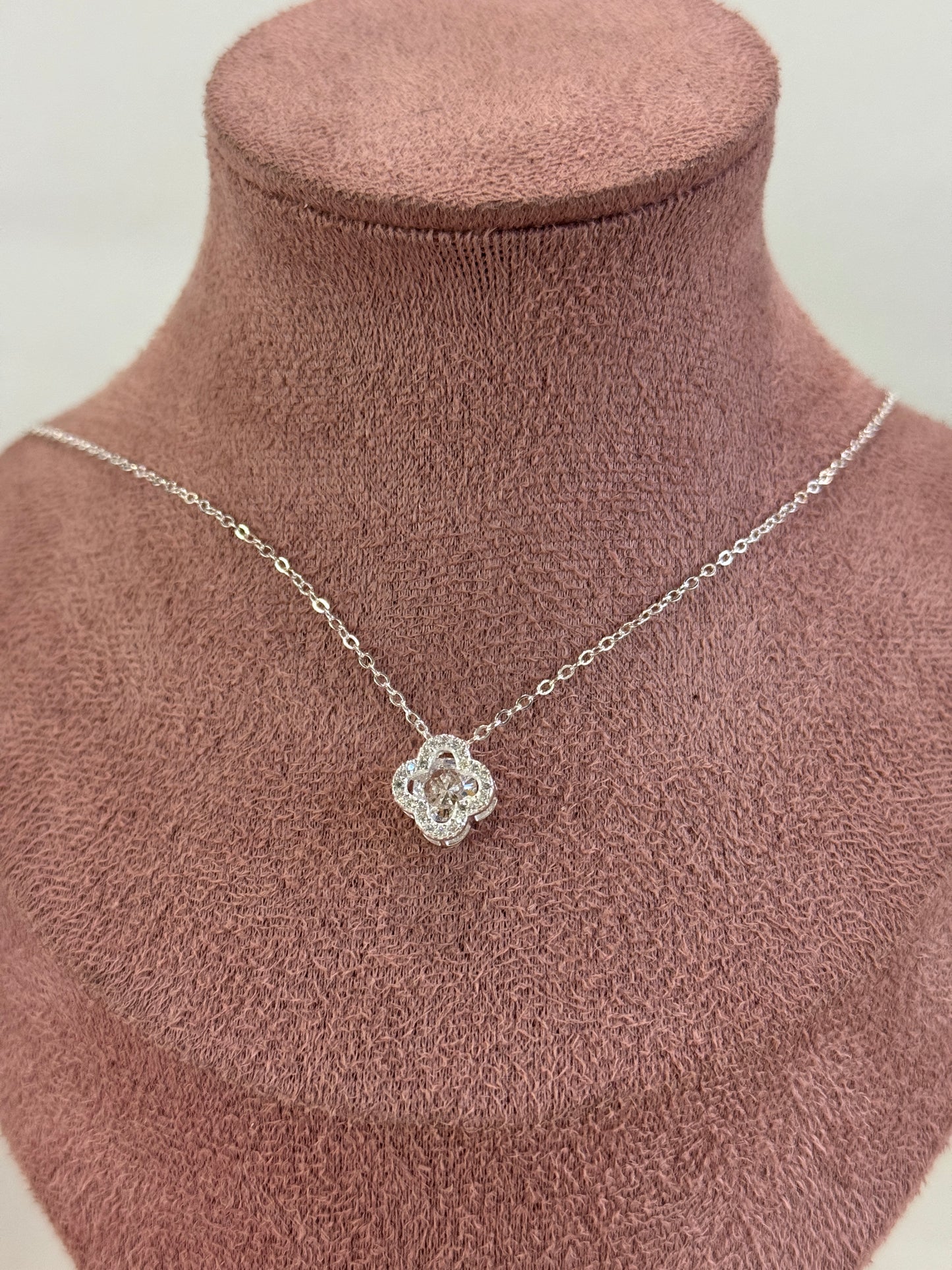 Gargantilla flor Van